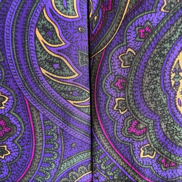 Linda Allard for Ellen Tracy 90’s Silk Paisley Button Front Shirt. - Picture 7 of 9